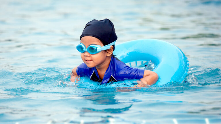 145 Header Artikel Otulgro Manfaat Berenang buat Anak