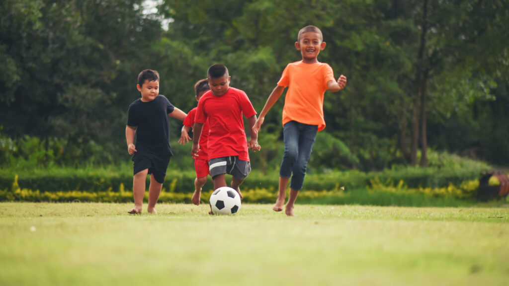 152 Header Artikel Otulgro Manfaat Anak Main Bola