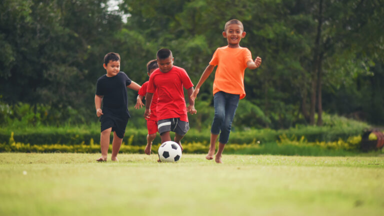 152 Header Artikel Otulgro Manfaat Anak Main Bola